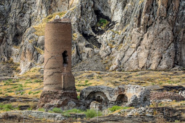 2700 yıllık kale ziyaretçilerini büyülüyor