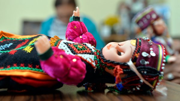 37 yıldır Türkmen kadınını tanıtan bebekleri yapıyor