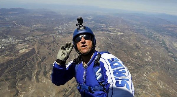 7 bin 620 metreden paraşütsüz atlayış