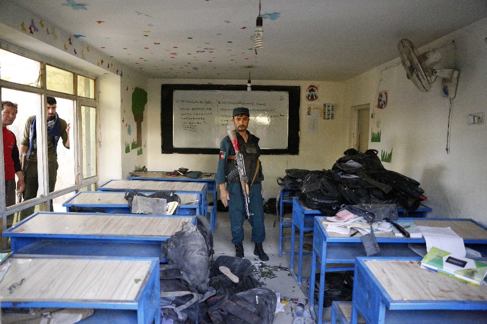 Afganistan ’da okula bombalı saldırı: 48 ölü