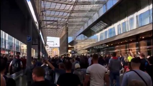 Almanya ’da aşırı sağcılardan göçmenlere saldırı