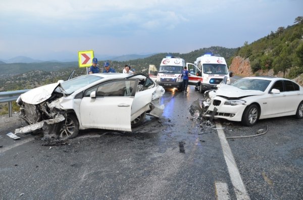 Antalya'da 6 araçlık kaza