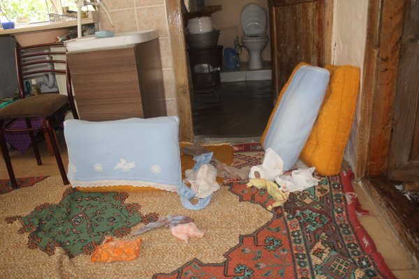 Antalya'da soyguncular evine girdikleri kadını dövdü