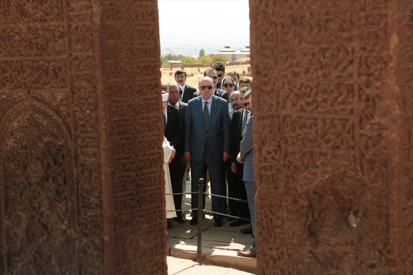 Başkan Erdoğan Selçuklu mezarında