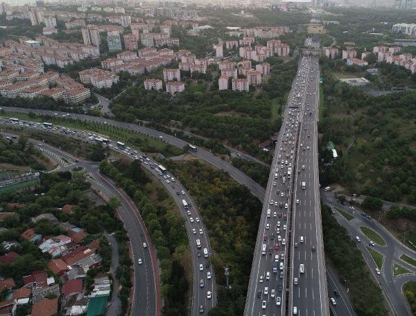 Bayram tatili öncesinde trafik yoğunluğu