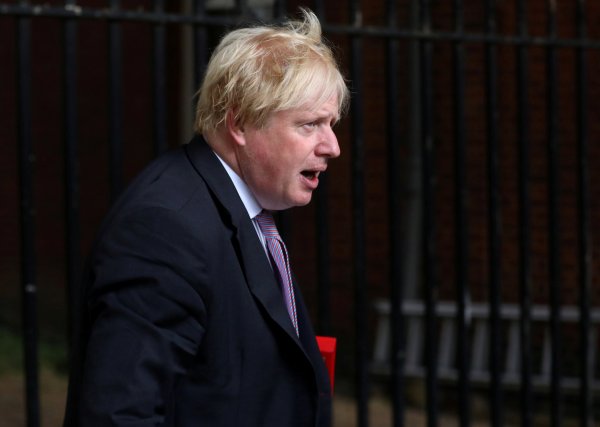 Boris Johnson peçe takan kadınları aşağıladı