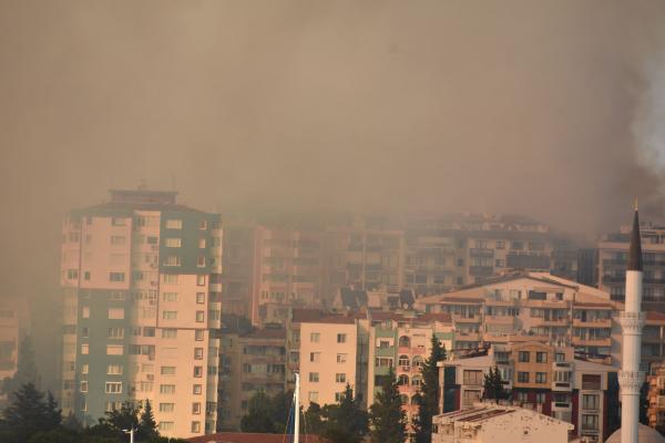 Çanakkale'de şehir merkezindeki yangın korkuttu