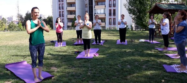CHP'li belediye yoga dersleri vermeye başladı