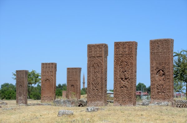 Dünyanın en büyük Türk İslam mezarlığı: Ahlat Selçuklu