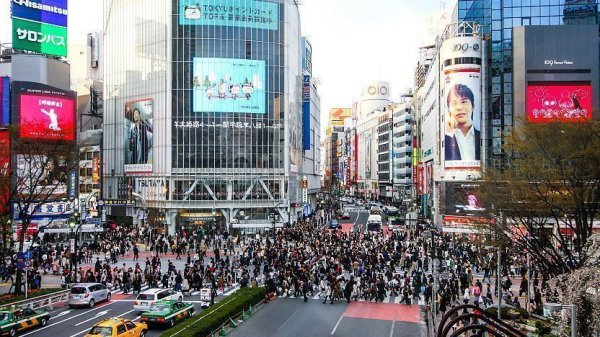 Dünyanın en kalabalık yaya geçidi Tokyo ’da