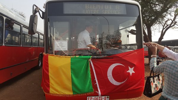 Erdoğan'ın hediyesi otobüsler Gine'de