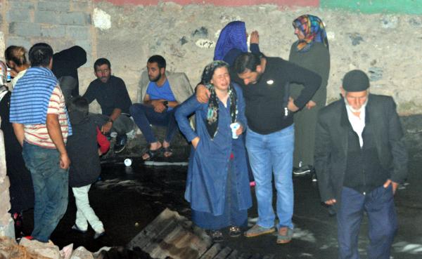 Erzurum'da köy yangını: 25 büyükbaş hayvan telef oldu