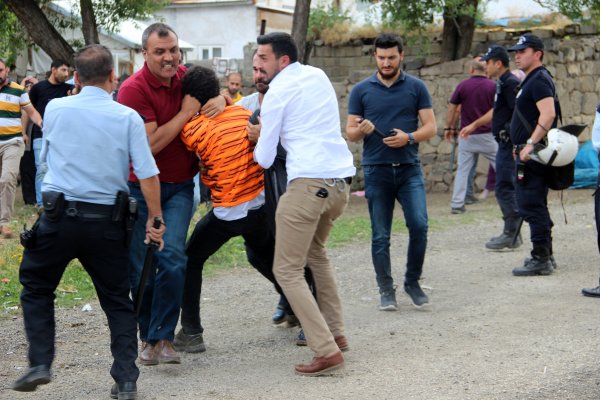 Erzurum'da mahalle kavgası: 10 yaralı