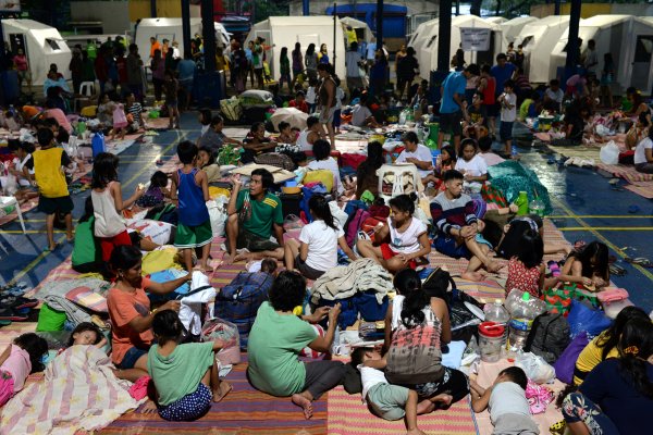 Filipinler'de sel felaketi: 60 bin kişi tahliye edildi