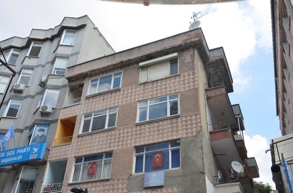 İstanbul ’da 5 katlı binadan çöp ev çıktı