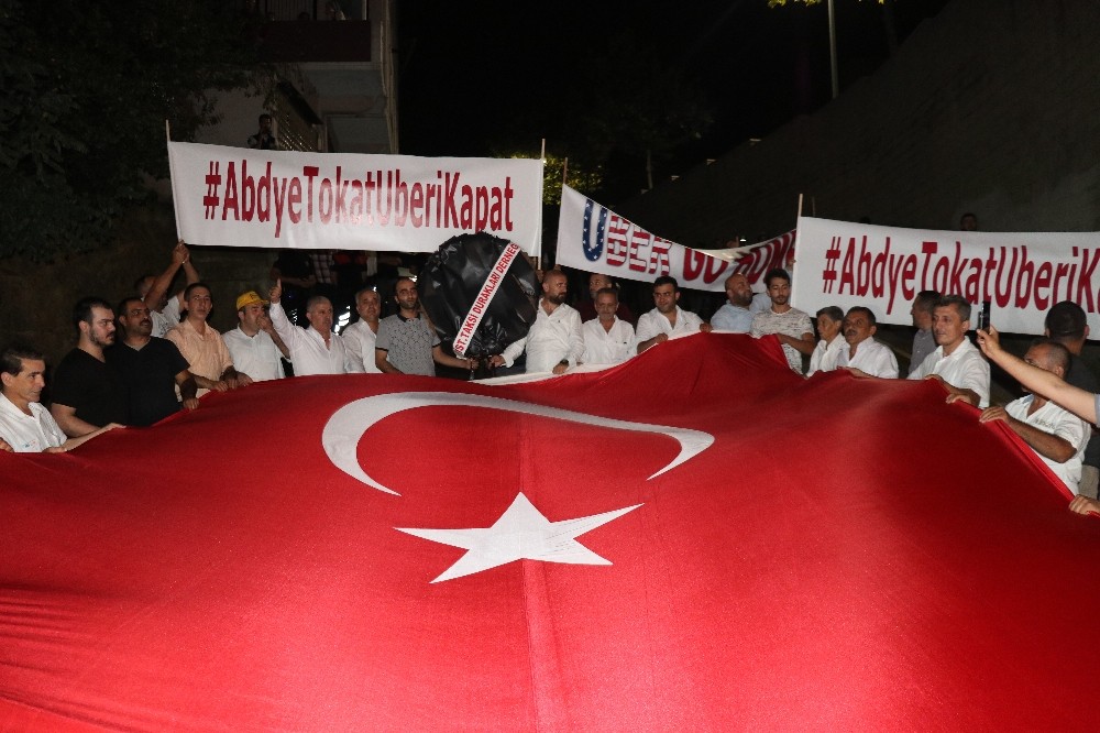 İstanbul ’da taksicilerden ABD elçiliği önünde protesto
