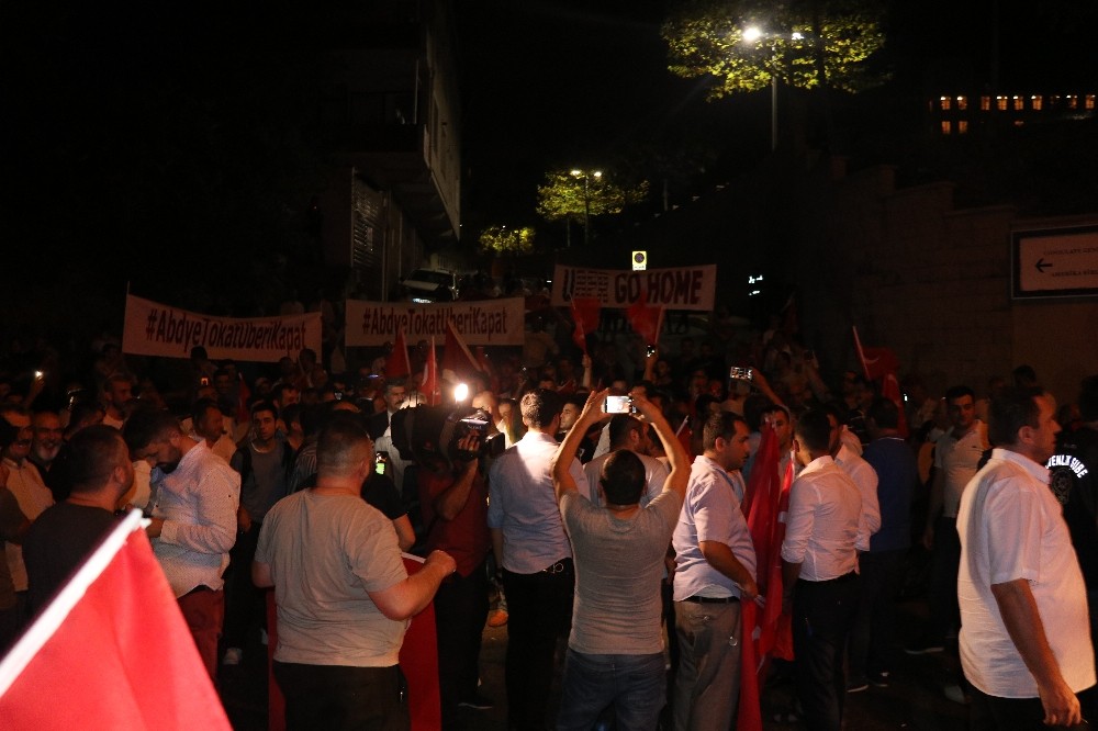 İstanbul ’da taksicilerden ABD elçiliği önünde protesto
