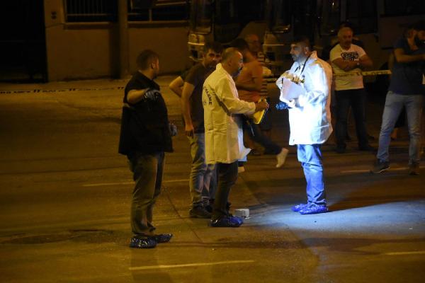 İzmir'de sokağa ses bombası atan 3 kişi yakalandı