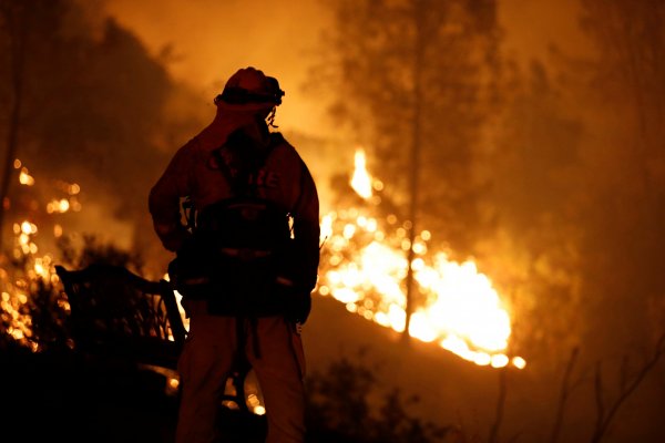 Kaliforniya'daki yangının sebebi komşusuna kızan adam