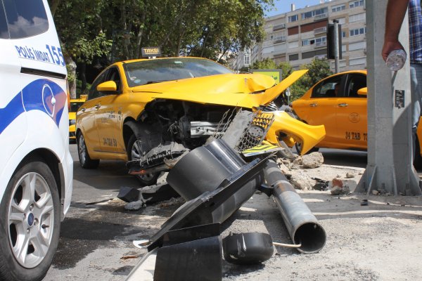 Kaza yapınca 'UBER sıkıştırdı' diyen taksici alkollü çıktı