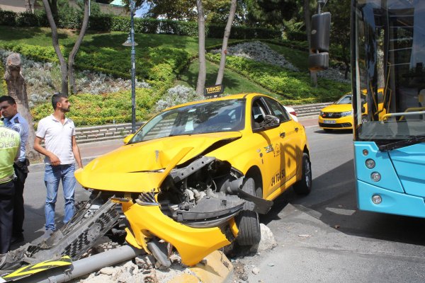 Kaza yapınca 'UBER sıkıştırdı' diyen taksici alkollü çıktı
