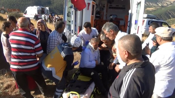 Kırıkkale'de traktör devrildi: 25 yaralı var