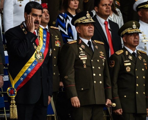Maduro'ya suikast düzenlenirken askerler kaçıştı