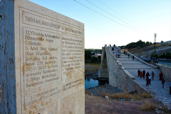 Malabadi Köprüsü yıllara meydan okuyor