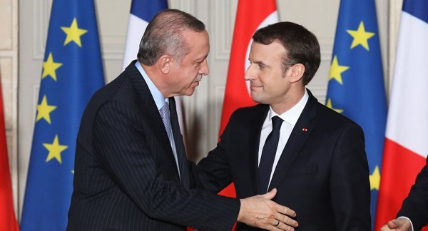 President Erdoğan discusses economic ties with Macron