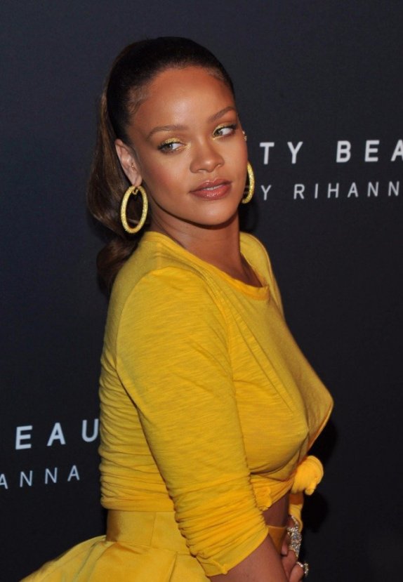 Rihanna kilolarıyla mutlu
