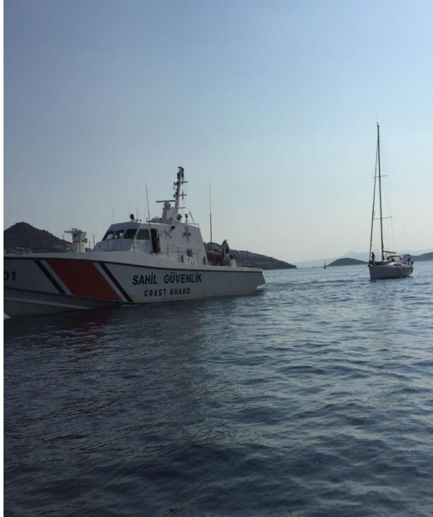 Sürüklenen teknedeki 4 kişiyi Sahil Güvenlik kurtardı