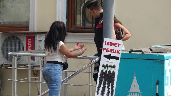 Taksim'de kadınların kavgası: Kafasında şişe kırdı