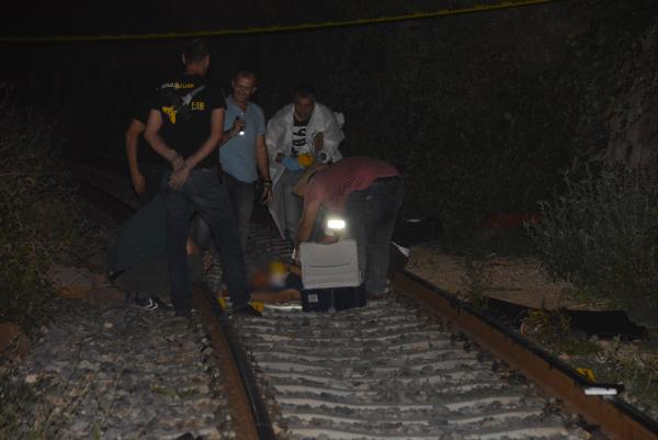 Yük treninin önüne atlayan kişi hayatını kaybetti