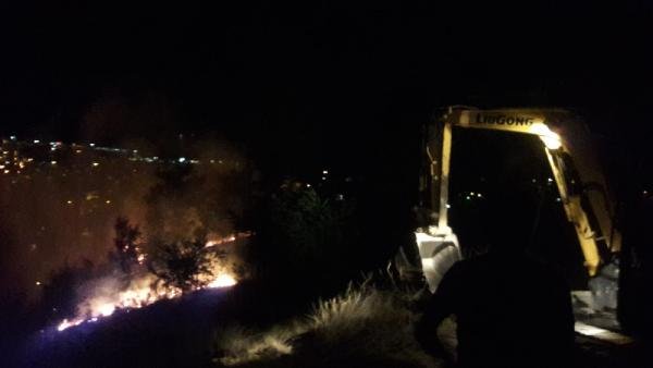 Trabzon'da çaylık alanda yangın çıktı