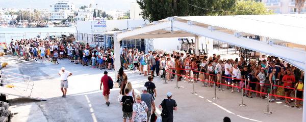 Yunanistan Kos Adası'na girmek isteyenler 2 saat bekledi