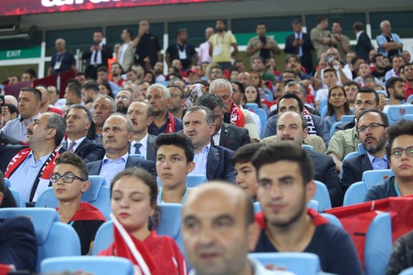 Bakanlar Türkiye-Rusya maçında