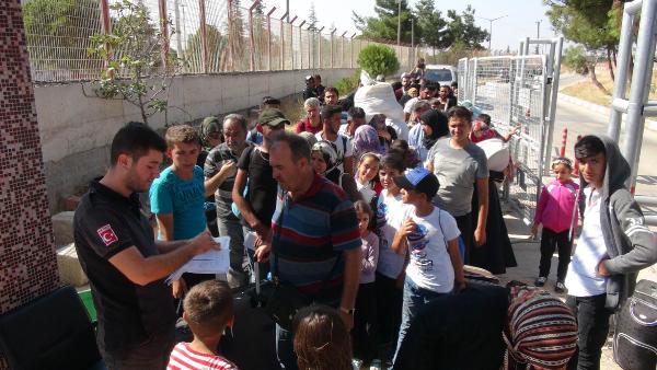 Bayramı ülkelerinde geçiren 3 bin Suriyeli döndü