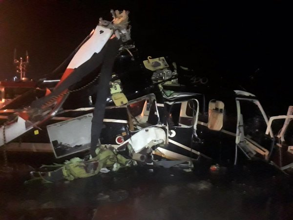Bostancı'da denize çakılan helikopterin enkazı çıkarıldı
