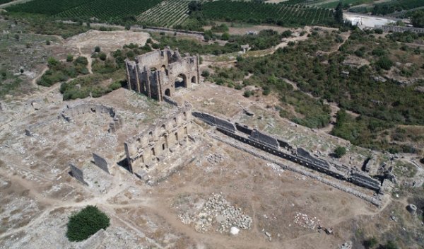 Buram buram tarih kokan kent: Aspendos