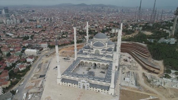 Çamlıca Camii'nde çalışmalar sürüyor
