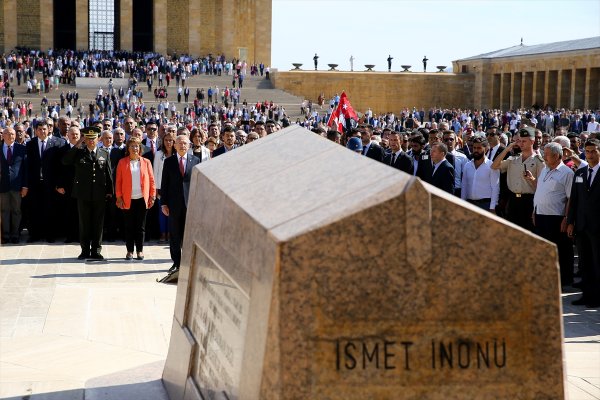 CHP'den Anıtkabir'e 95. yıl ziyareti