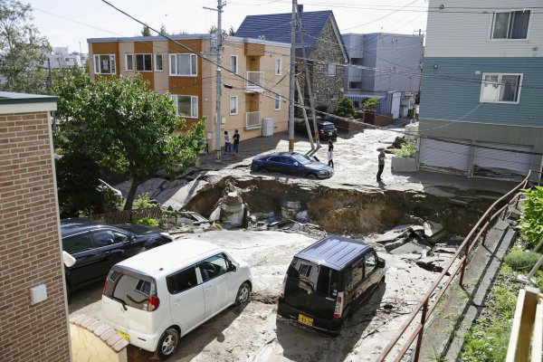 Japonya'yı tayfundan sonra deprem vurdu