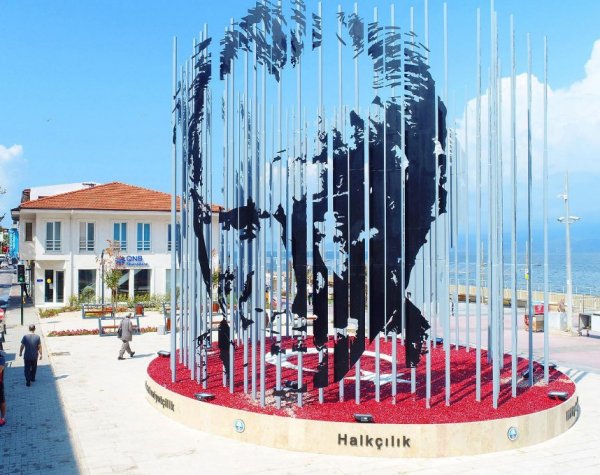 Mudanya'ya 360 dereceden görünen Atatürk silüeti