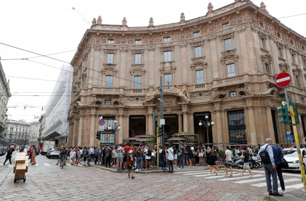 Starbucks İtalya'da ilk mağazasını açtı