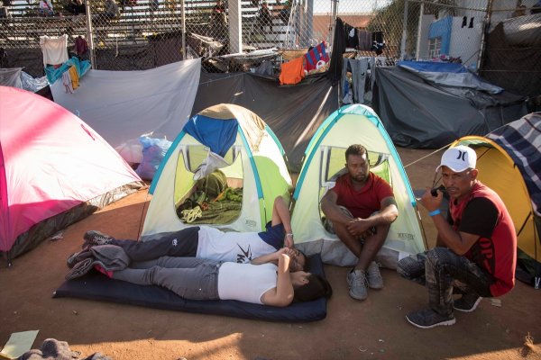 ABD- Meksika sınırında göçmenlerin bekleyişi sürüyor
