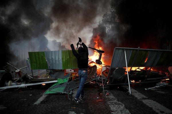 Fransa'daki protestolar ülke ekonomisini etkiledi