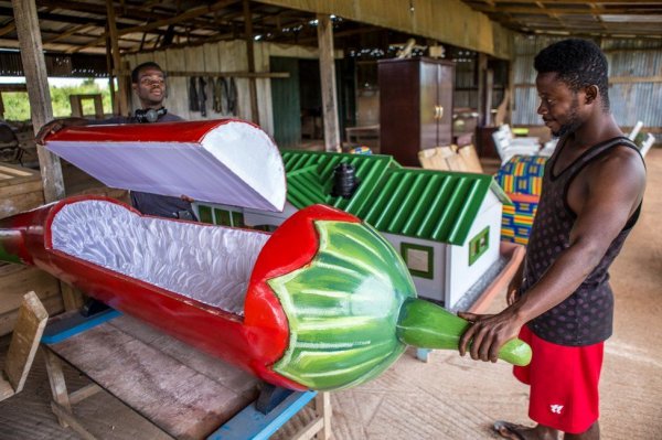 Gana'da ölenlerin arzularını yansıtan özel tasarım tabut