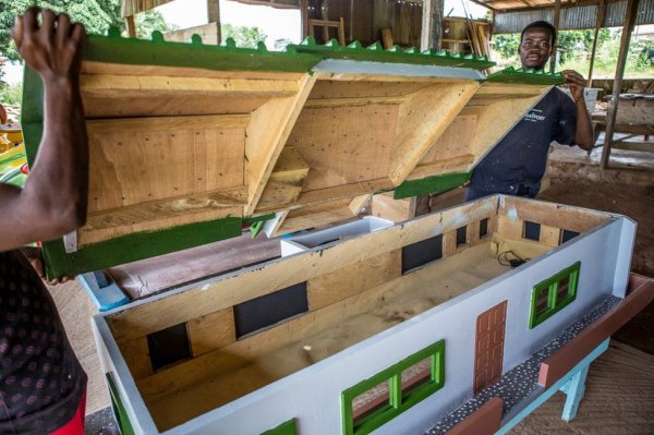 Gana'da ölenlerin arzularını yansıtan özel tasarım tabut