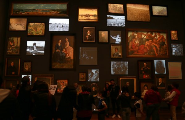 Kolombiya'daki Museo Nacional'a ziyaretçi akını