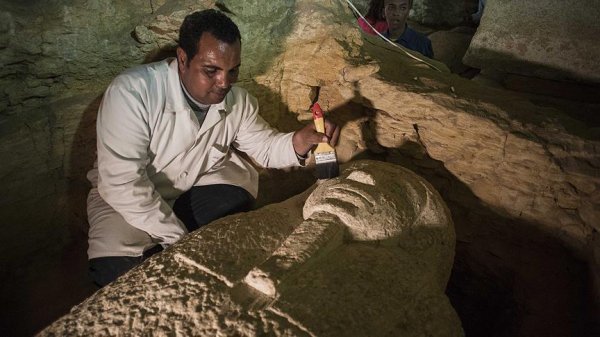 Mısır'da 4 bin yıllık firavun mezarı bulundu